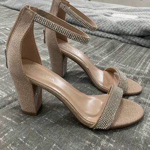 Size 8 in women , worn once